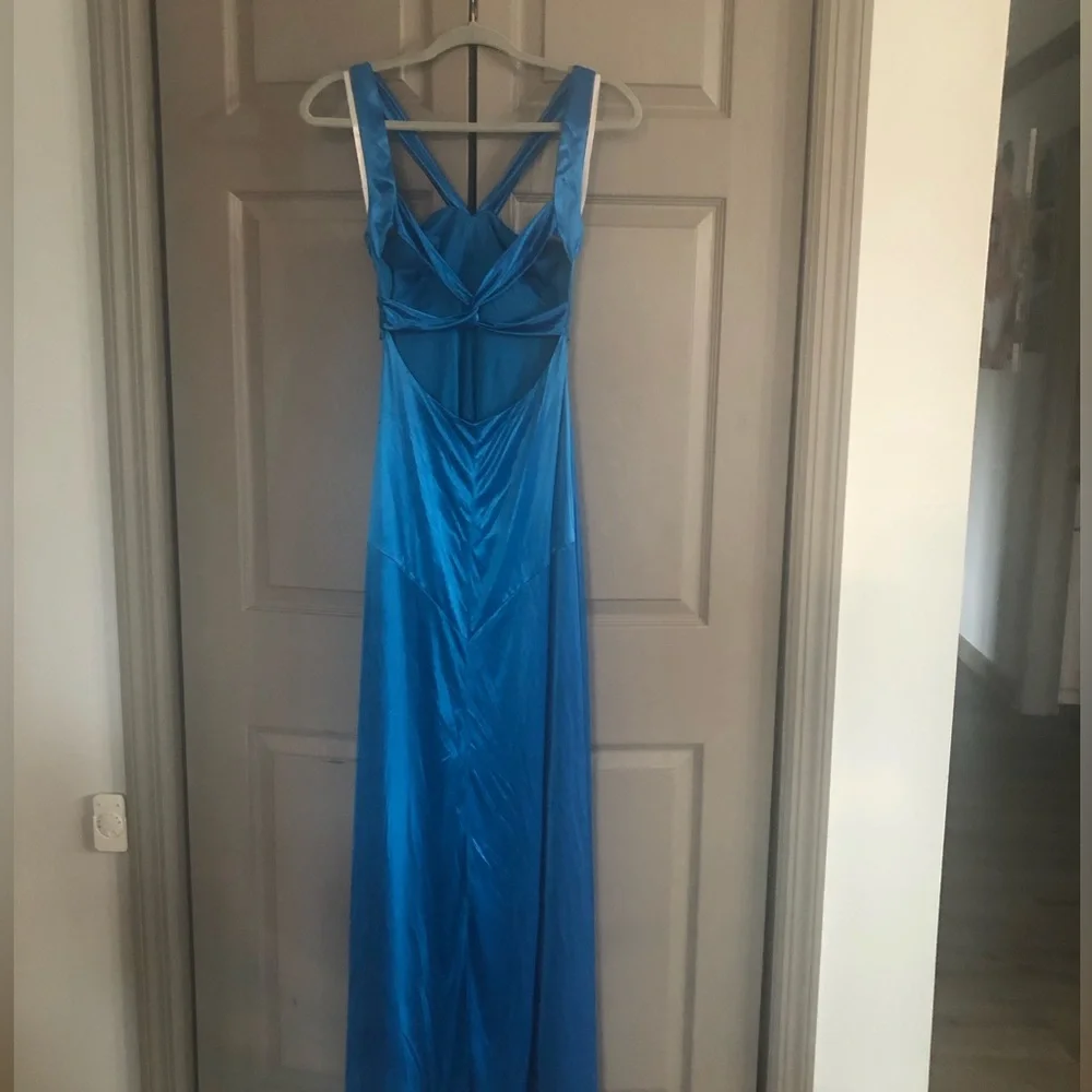 Gorgeous Blue Gown! - Picture 3 of 7